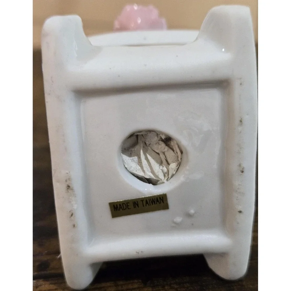 Vintage Souvenir Pin Cushion, porcelain Great Smoky Mtns bear logo rocking chair